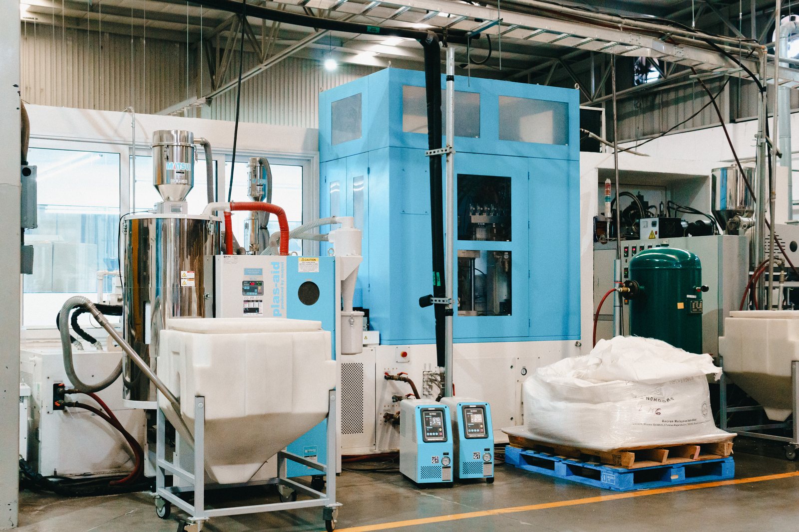 Extrusion blow molder